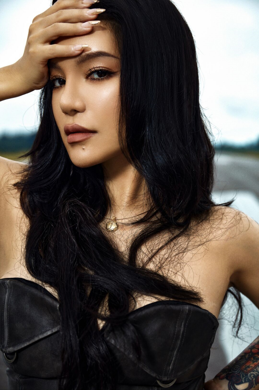 在2009年的快乐女声中,一颗璀璨的明星冉冉升起,那就是21岁的江映蓉