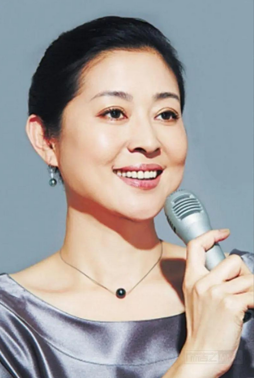 "  说起赵忠祥和倪萍,相信大家都知道二人的关系