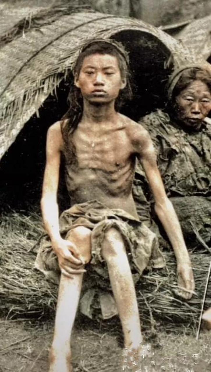 1908年的晚清,靠乞讨相依为命的母子,连块像样的遮