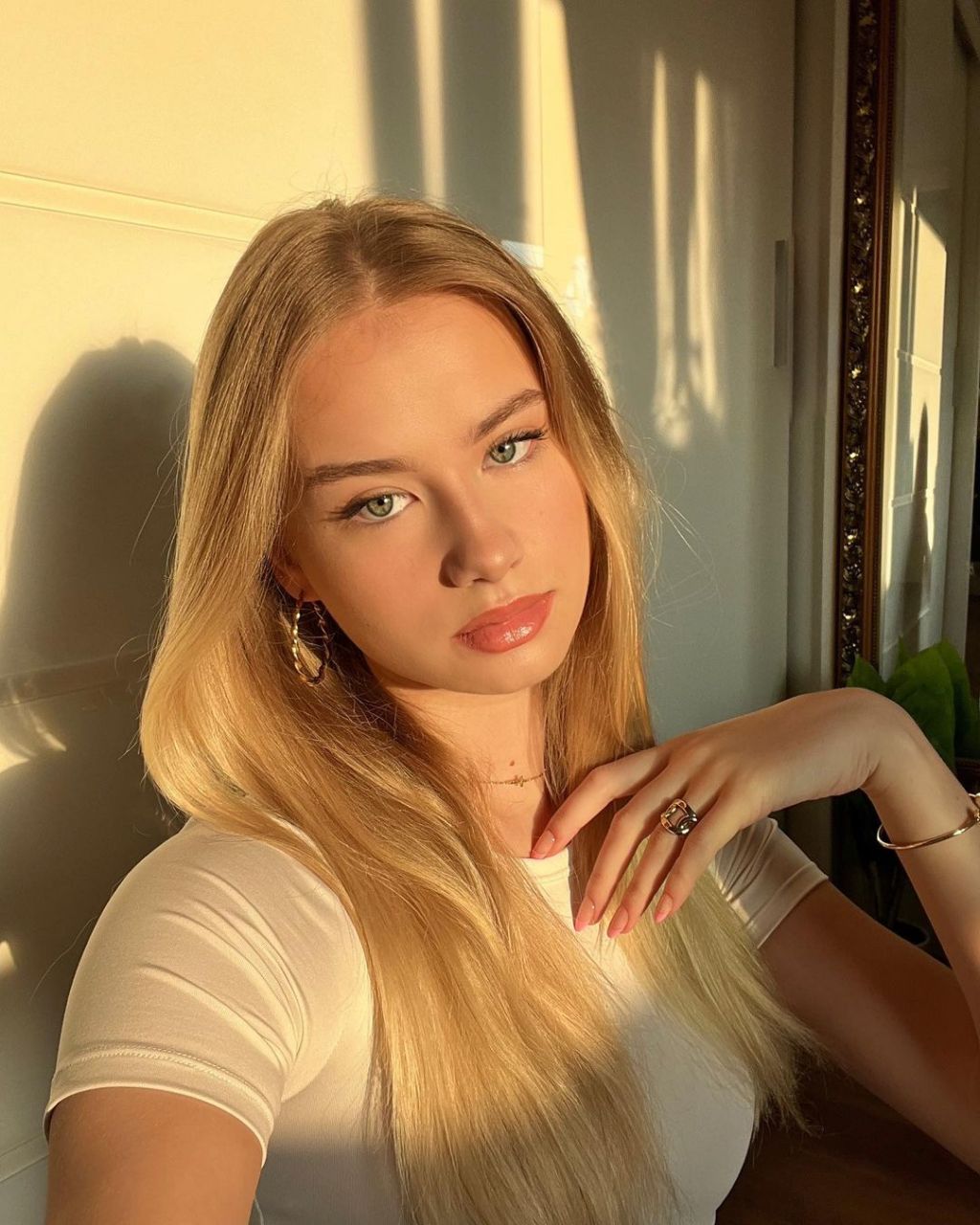 模特介绍66:混血女孩金发耀眼,气质高贵温文尔雅 艾玛是一位德国女孩