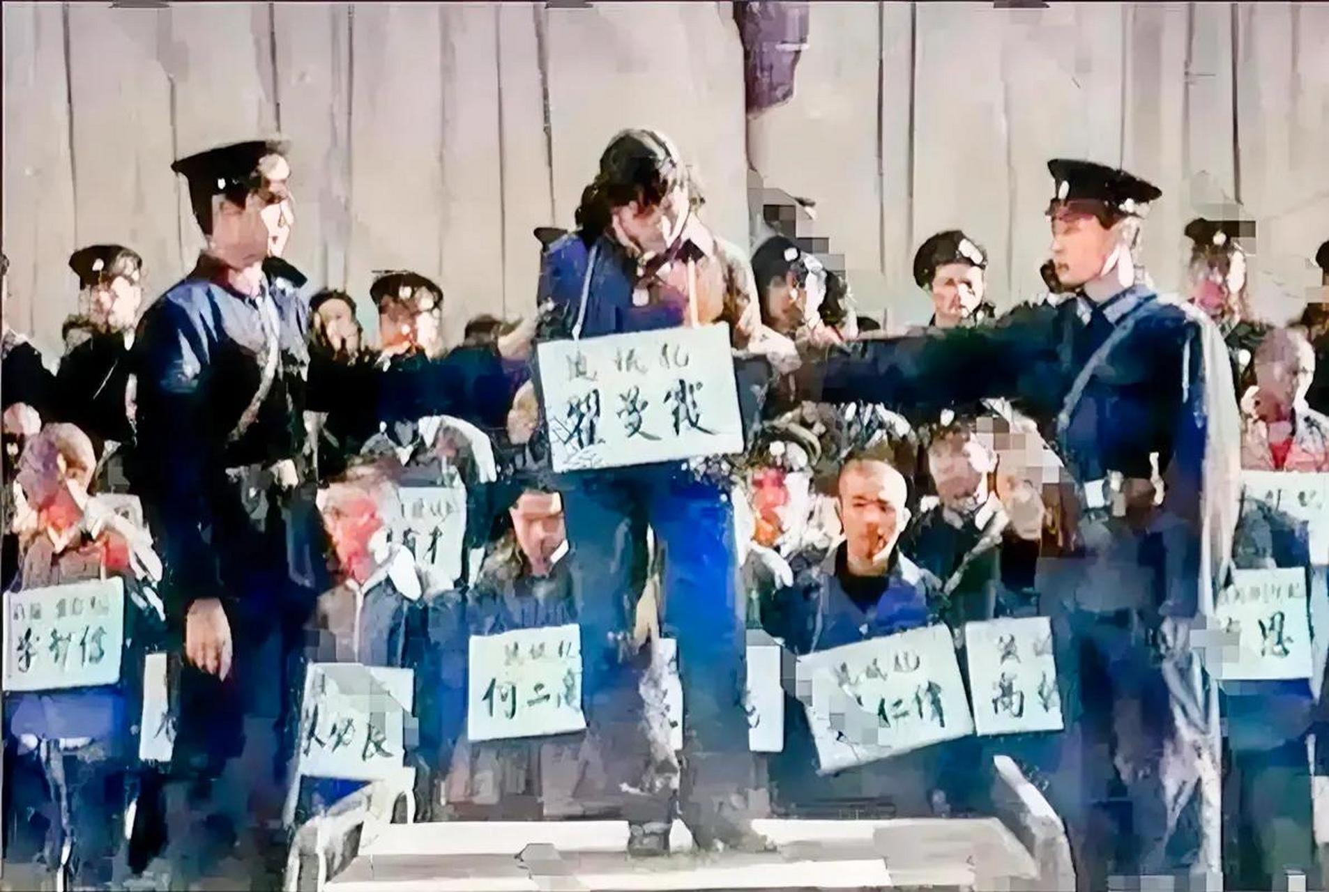 翟曼霞出身富裕家庭,聪明活泼,长相甜美,是同学和老师心目中的好学生
