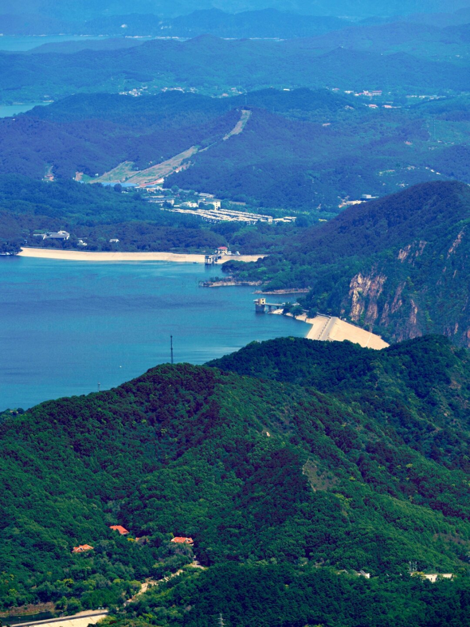 在北京,密云水库是一处广为人知的景点.