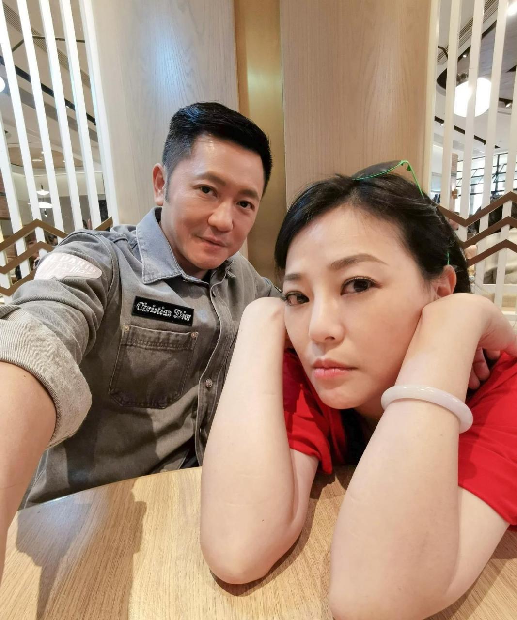 香港女星刘小慧和老公苏志威的合照,这对夫妻一直很恩爱