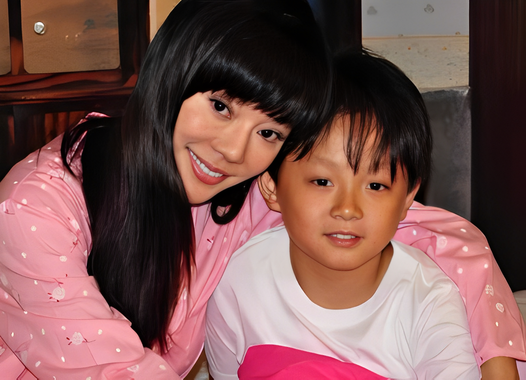 台湾女演员狄莺与儿子·孙安佐同床15年!母乳喂养儿子12年!