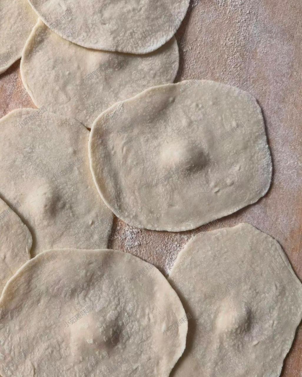 我的饺子皮是怎么擀出来的?它很圆吗  ——小茹趣味图