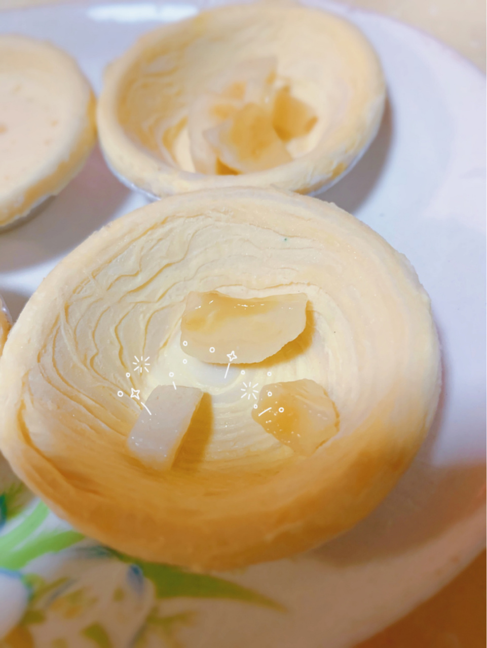 0难度的快手美食:酥皮香蕉蛋挞 冬日的美食制作,实在是让人蠢蠢欲动呢