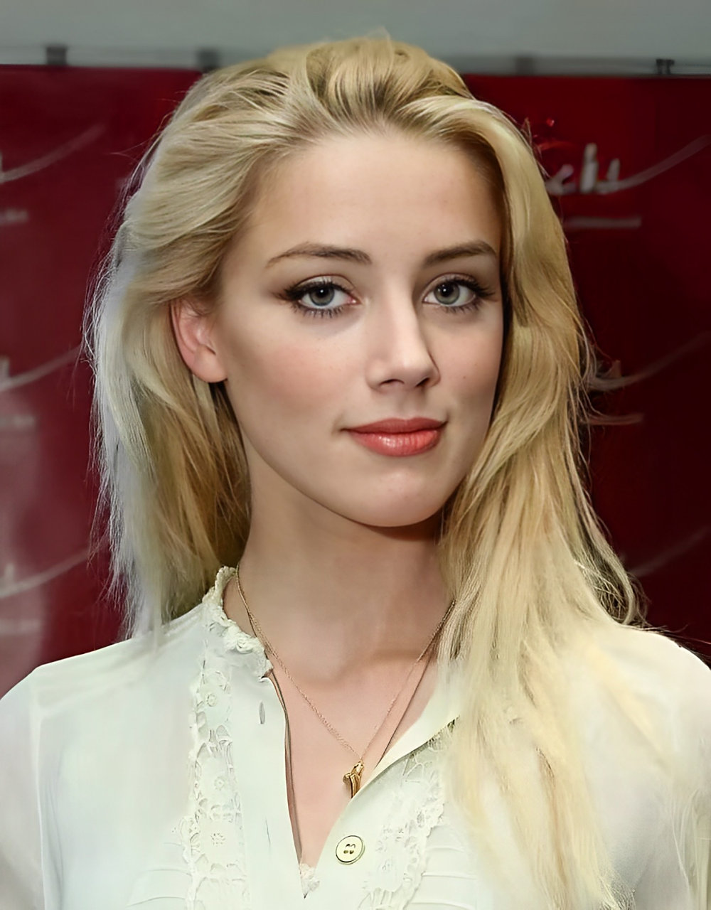 在这张拍摄于2012年的照片中,26岁的好莱坞女演员艾