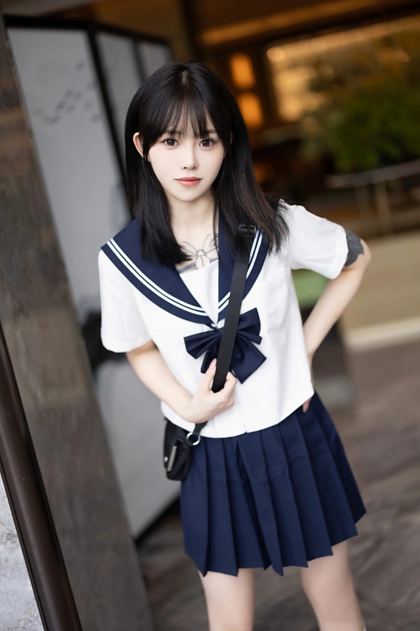 笑容清新,魅力迷人.时尚jk制服,展现自信与魅力.