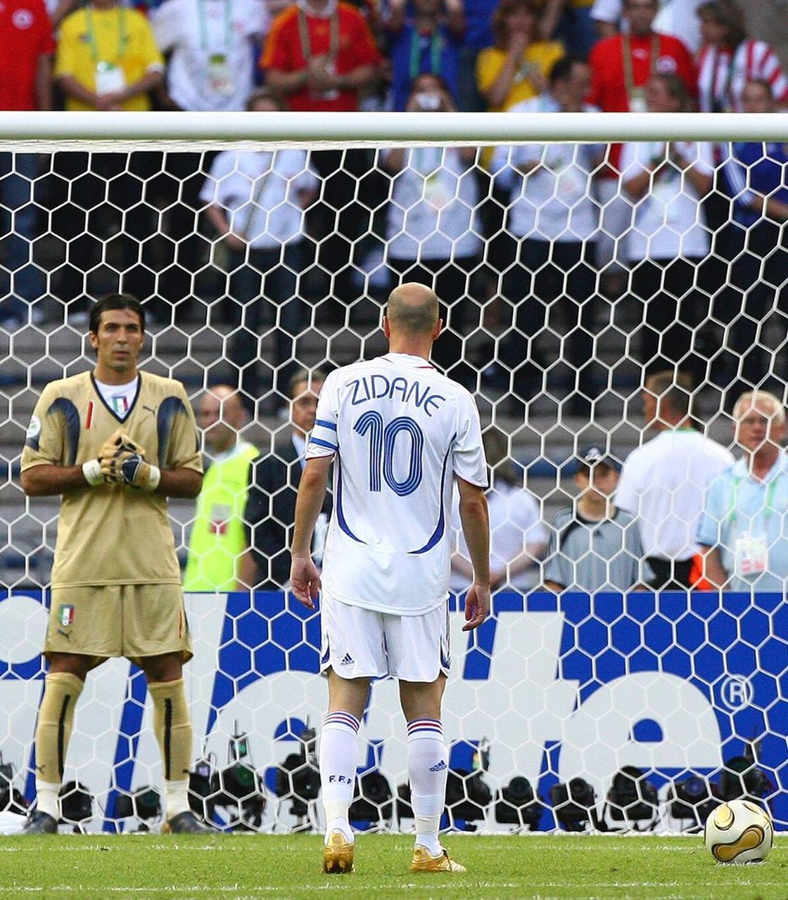 足坛老照片,法国对阵意大利,齐达内,布冯.