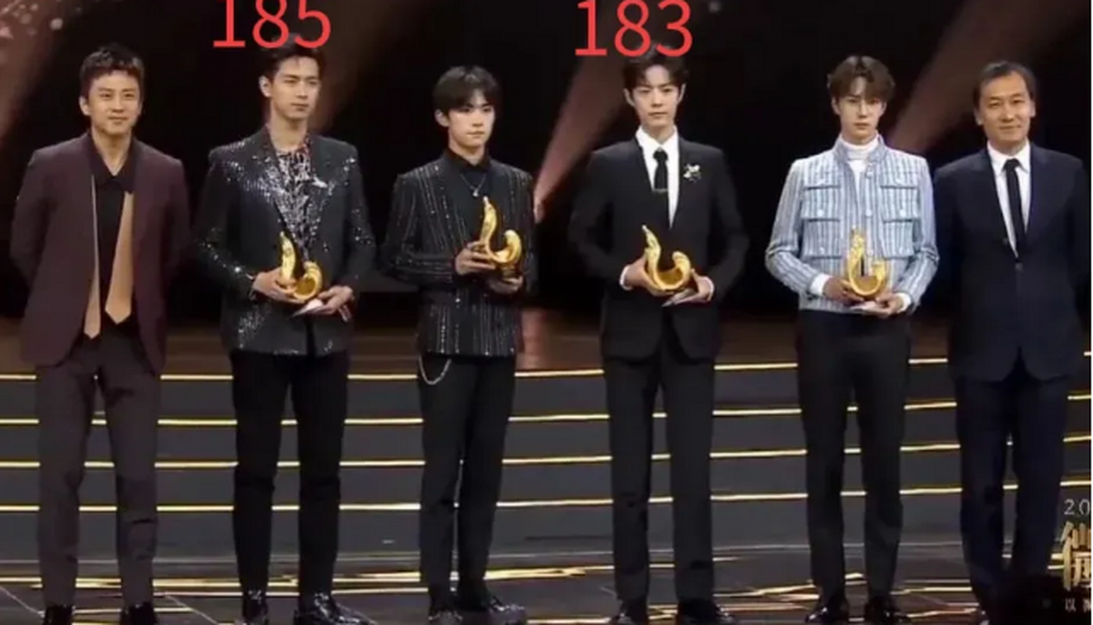 李现身高185,肖战身高183,两个人差两厘米的身高差完全看不出来,如果