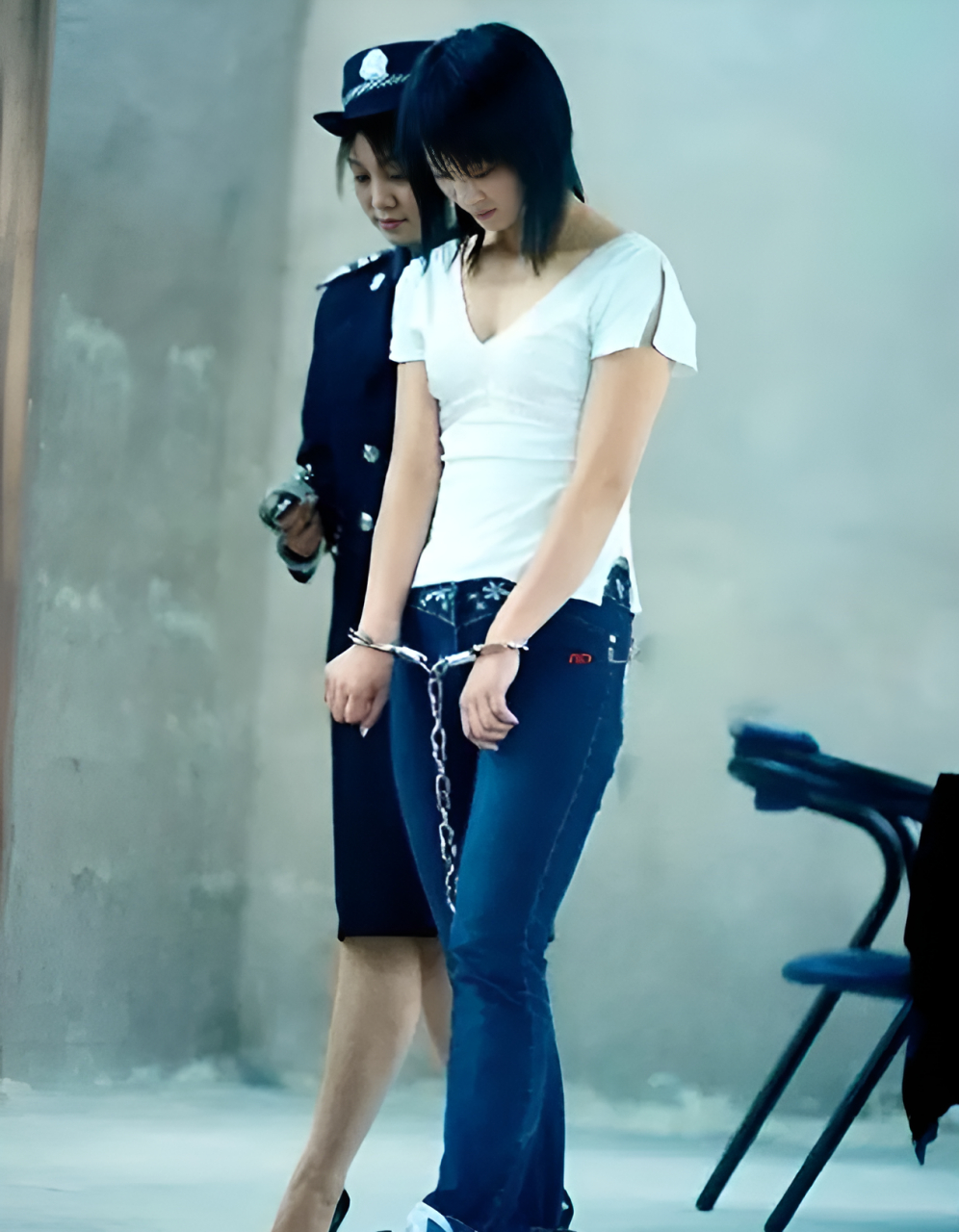 在2005年的时候,在黑龙江省方正县看守所,有一个女犯人很吸引人,因为
