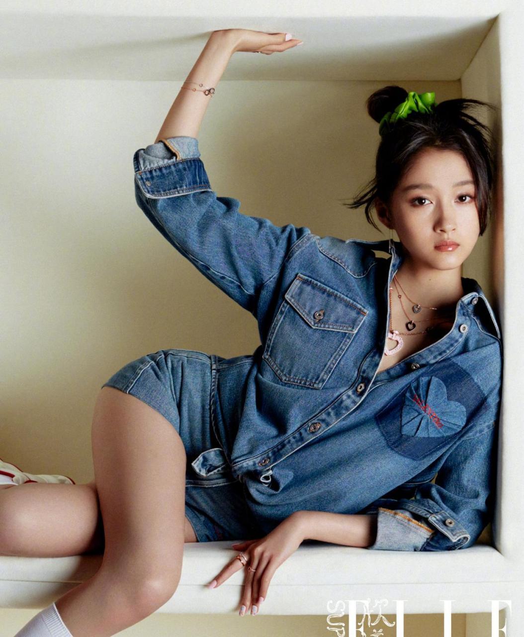 关晓彤《欣漾superelle》八月刊封面 蝴蝶结的浪漫,心心相印的甜蜜