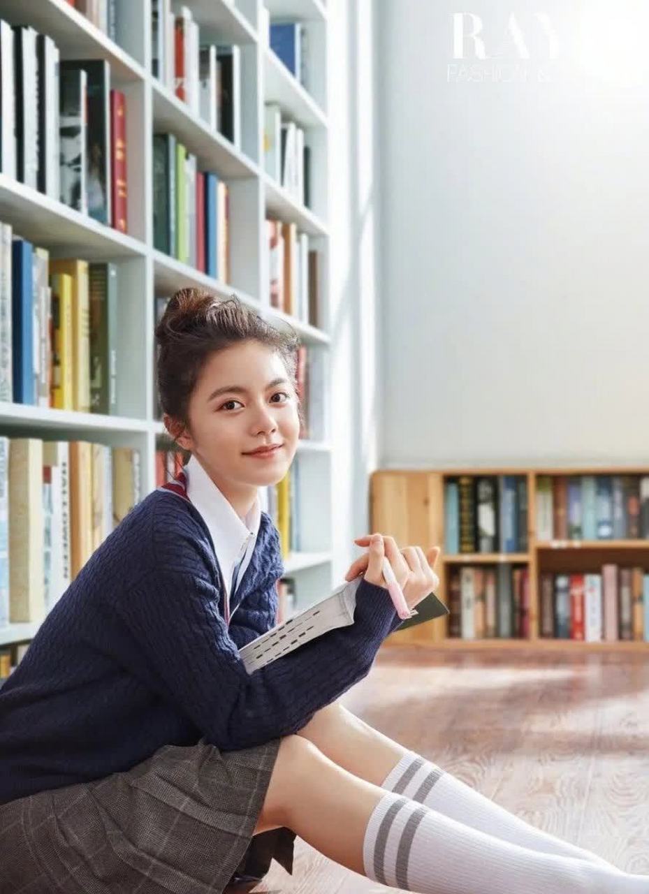 来看看赵今麦11月杂志写真,元气满满!  ?  #全民恒吧挑战赛#[害羞]