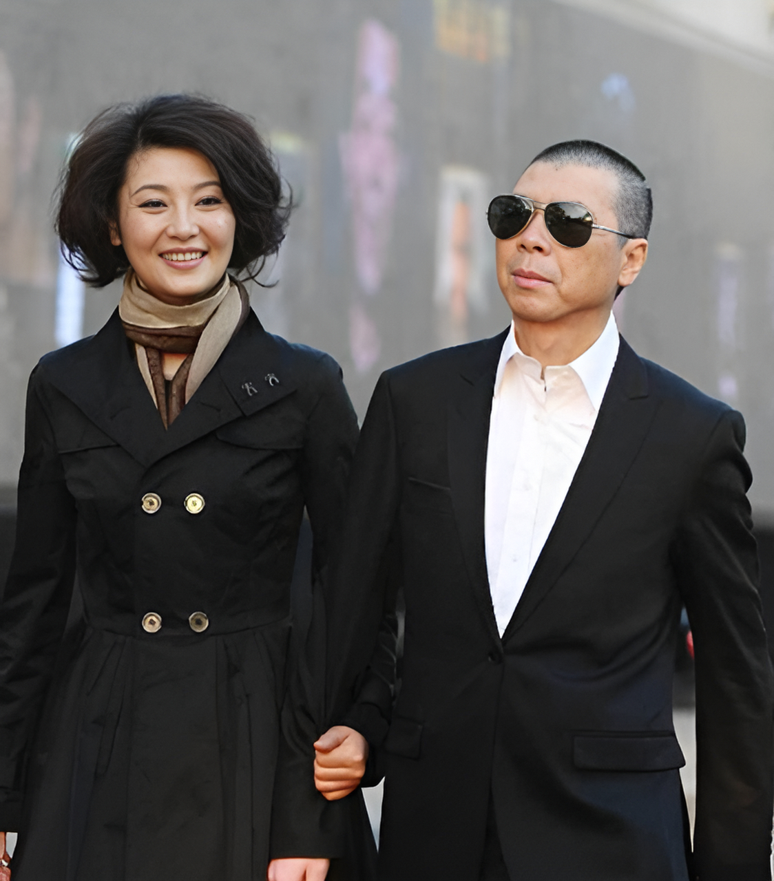 在80年代,张娣爱上了一个很有才华但长相一般的人,名叫冯小刚!