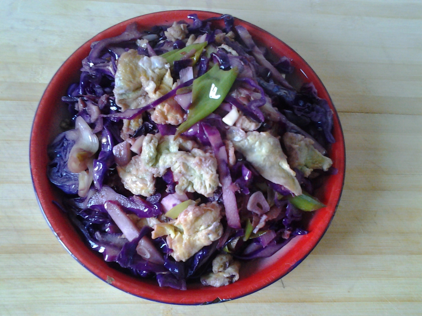 色香味俱全的紫甘蓝炒鸡蛋 今天晚上,刚尝试着做了一道非常美味的紫