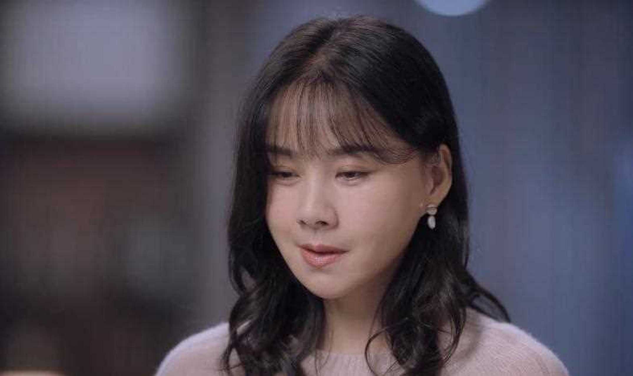 原来《突围》中饰演林满江妻子童格华的演员是何琳,这可太让人意外了