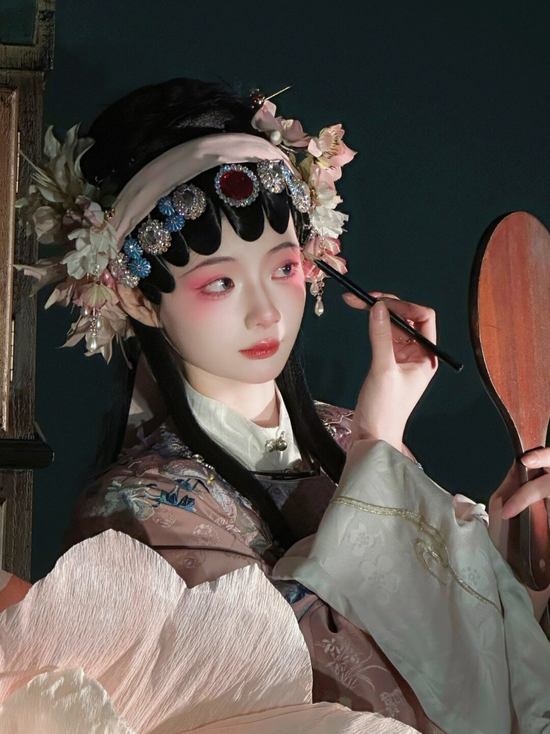 什么瓷娃娃这位是杜府三小姐
