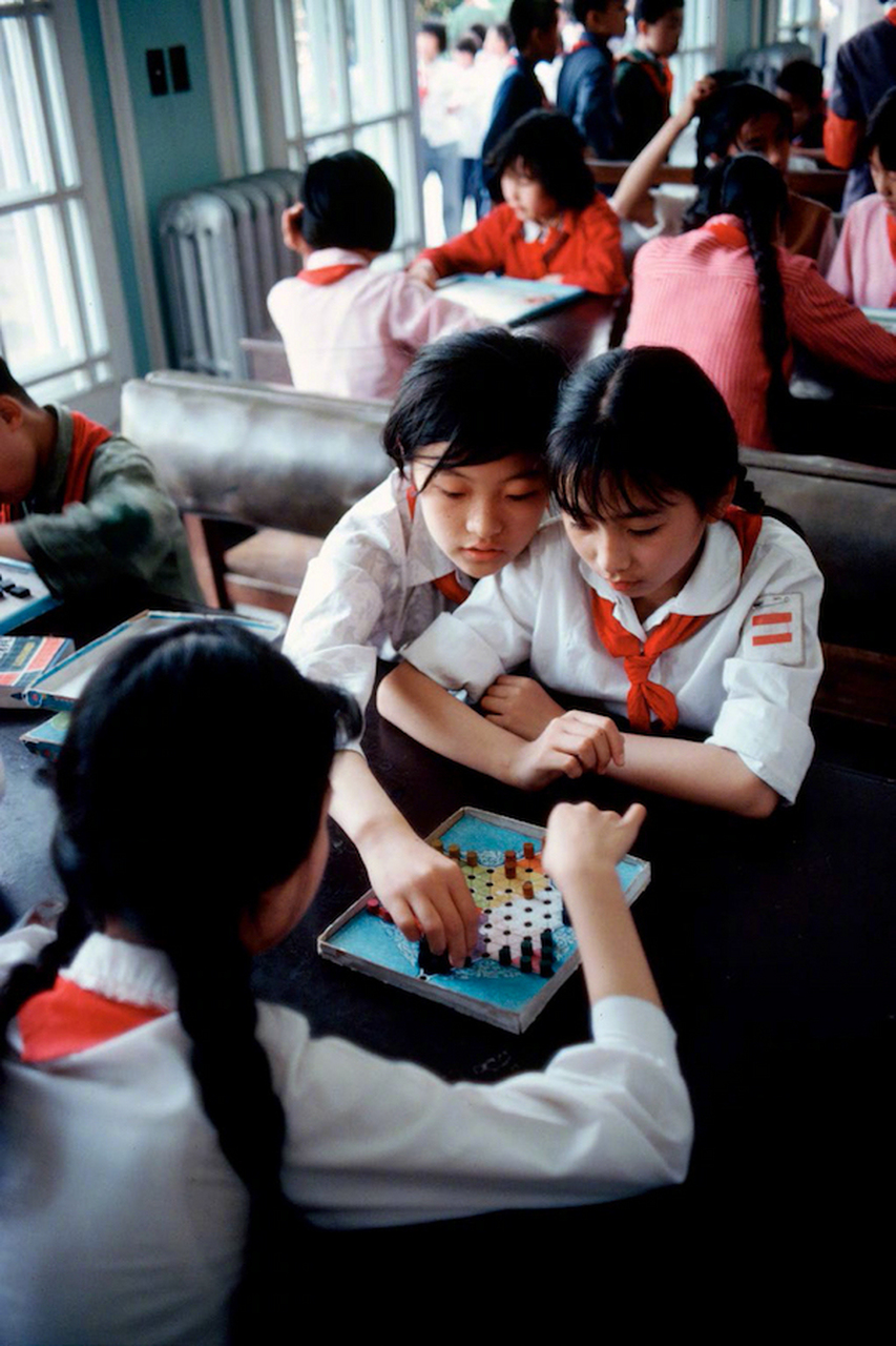 法国摄影师布鲁诺·巴贝,用彩色摄影记录下70年代的中国.