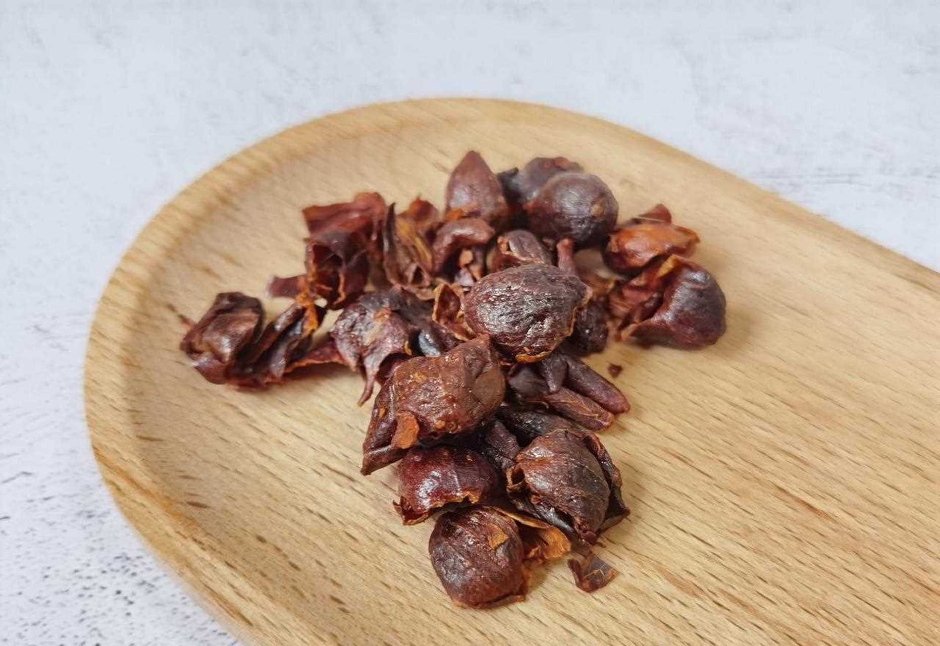 咖啡是用咖啡豆制作的,咖啡豆是咖啡樱桃的种子,而咖啡果皮茶是咖啡