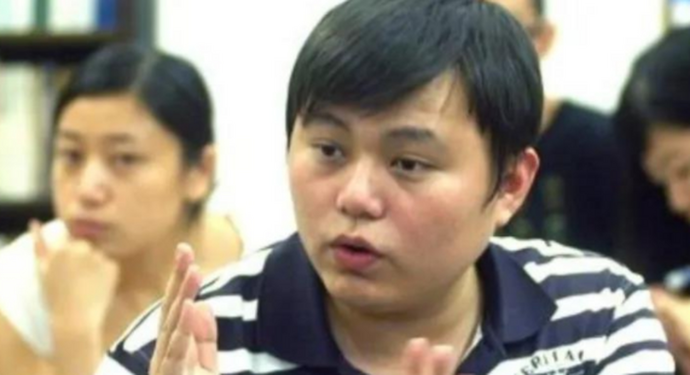 2006年,名不见经传的石悦在某论坛发表了几个帖子,获得上百万点击量