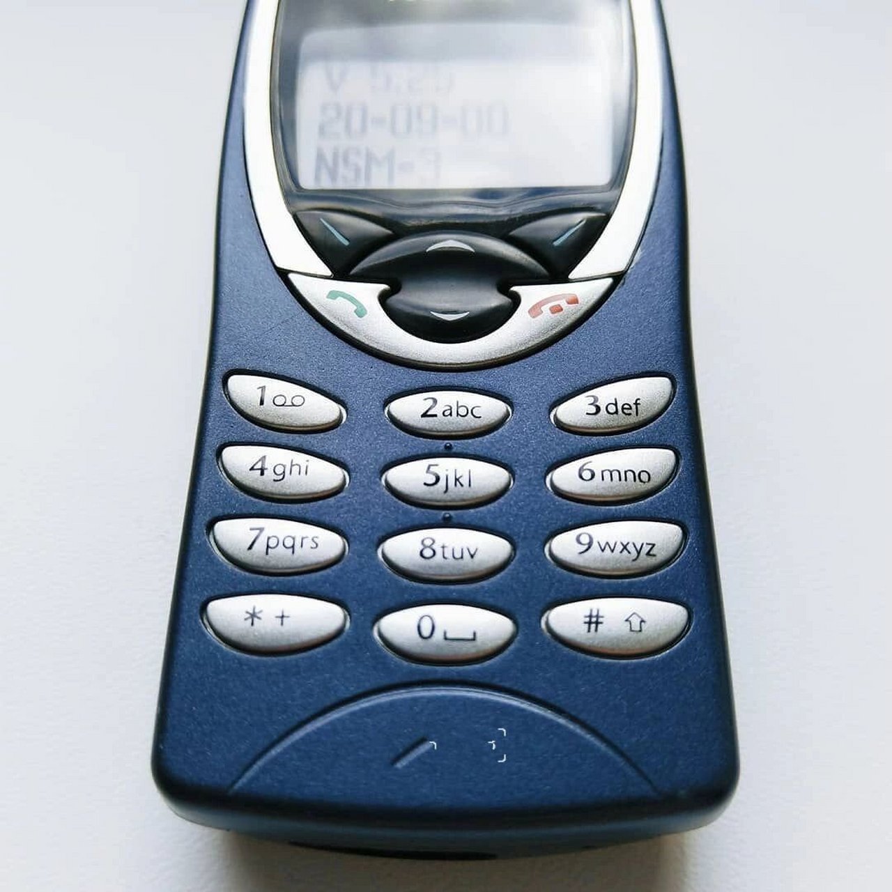 诺基亚(nokia)8210~1999年上市