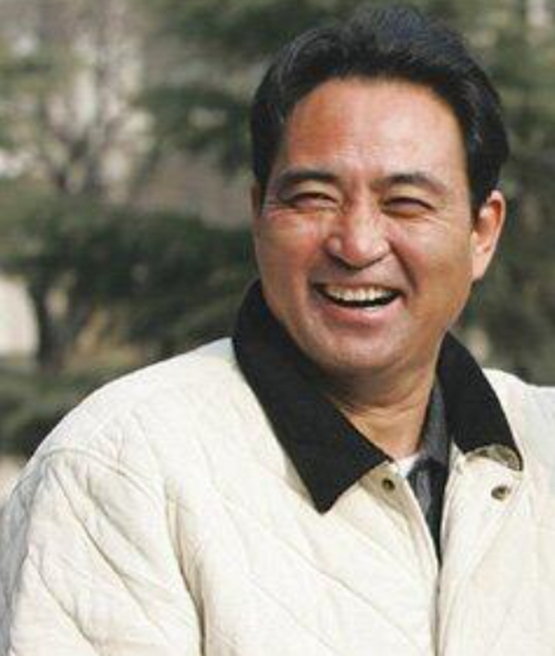 由于翟乃社长年在外面拍戏,,别的夫妻天天相守在一起,而翟乃社与妻子