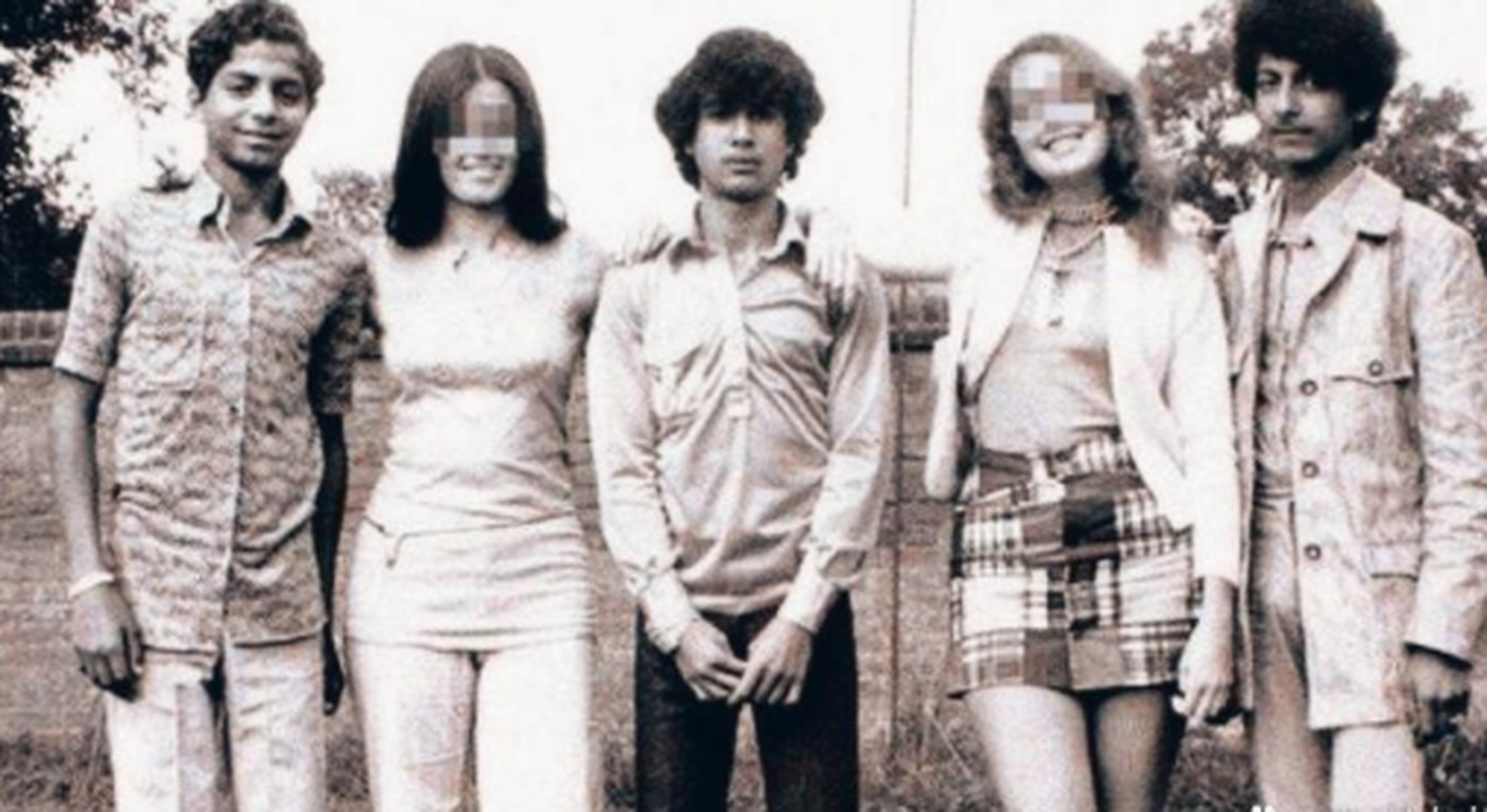 这张照片中最左面的人是本拉登,这是1971年他在英国牛津大学和同学们