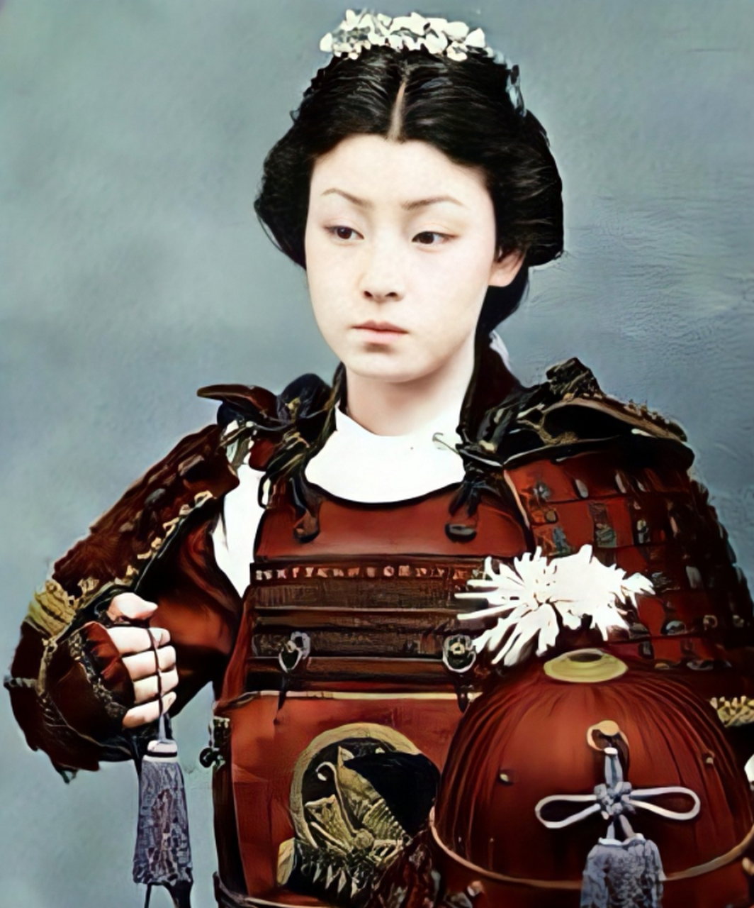 这是世界上第一张日本女武士的戎装照,说实话这张照片中的女武士,真的