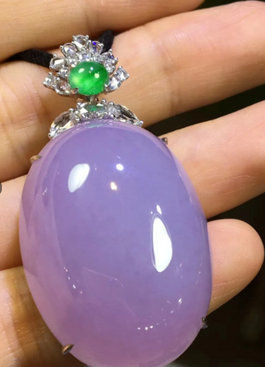 翡翠珠宝#冰紫大鸽子蛋吊坠 厚装饱满 完美 18k金镶嵌