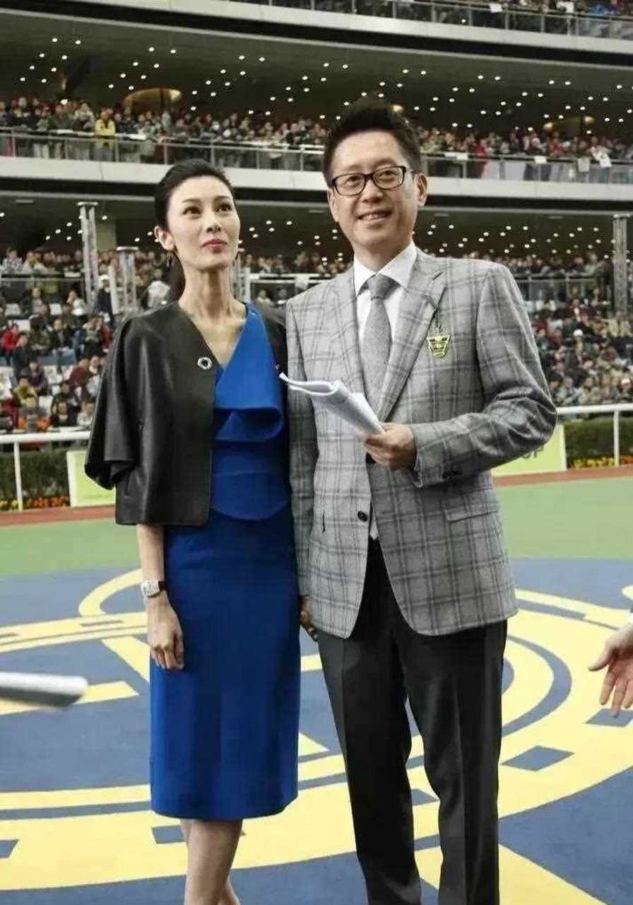 李大美人真是幸福,年轻时看遍花花世界,适当的年龄就嫁入豪门,老公