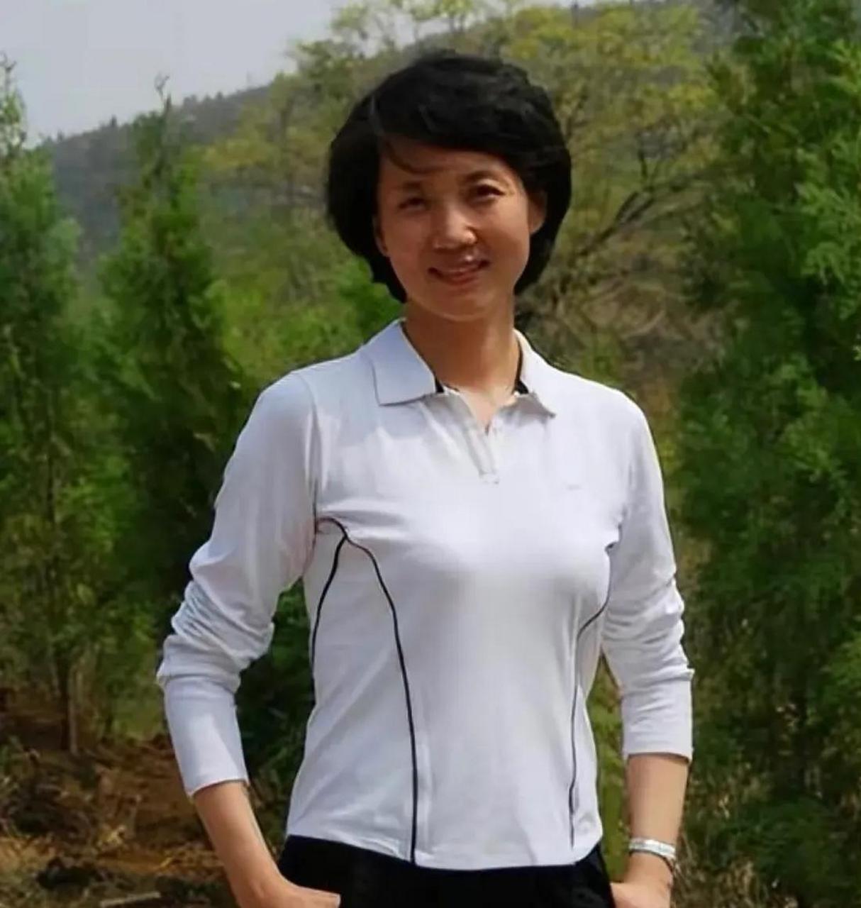 李修平是一个兰州姑娘,毕业于中国传媒大学,她从甘肃电视台一路走到