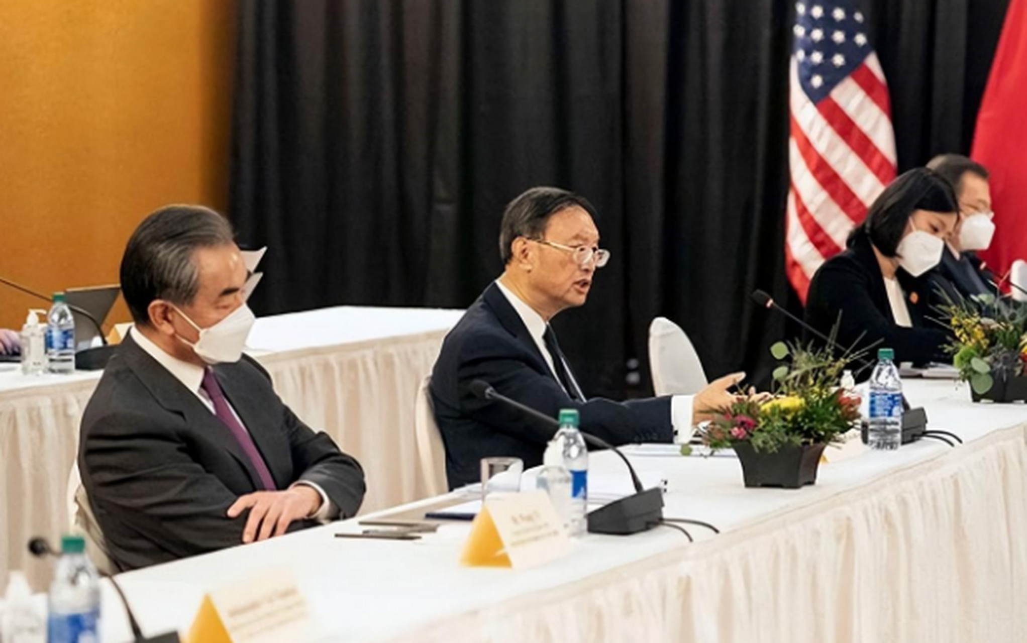 1977年老布什访问中国,杨洁篪全程陪同,获赠一个响亮的外号