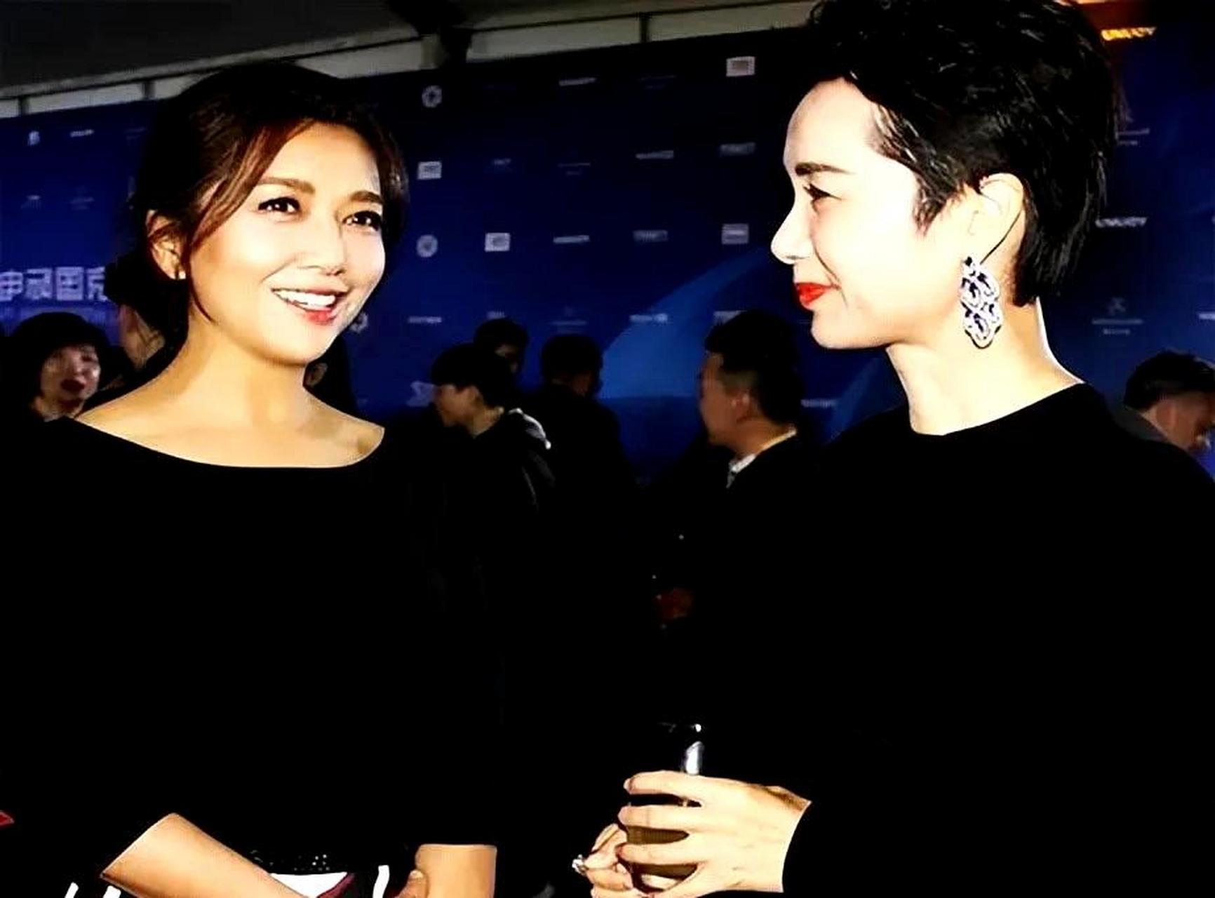 57岁的蒋雯丽和56岁的江珊,两位女神在最新的亮相中展现了各自不同的