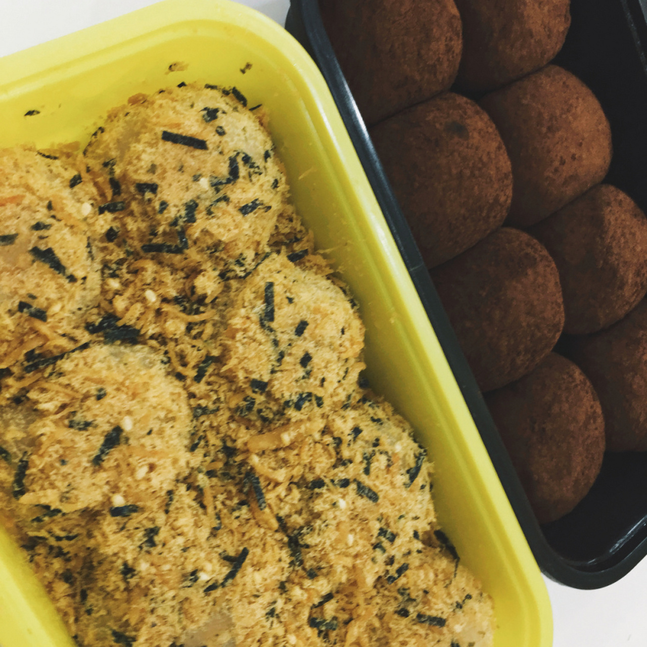 桃源村糕团 买了海苔松松脆和海盐可可团,海盐的据说是销量第一,之前