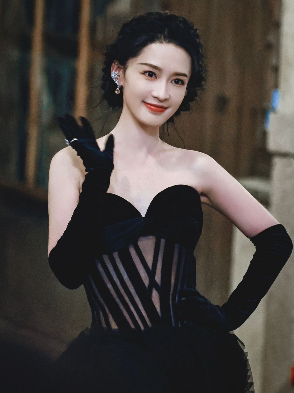 黑天鹅公主殿下 李沁美得大气 越简洁越好看 小女生的琐碎妆配不上她