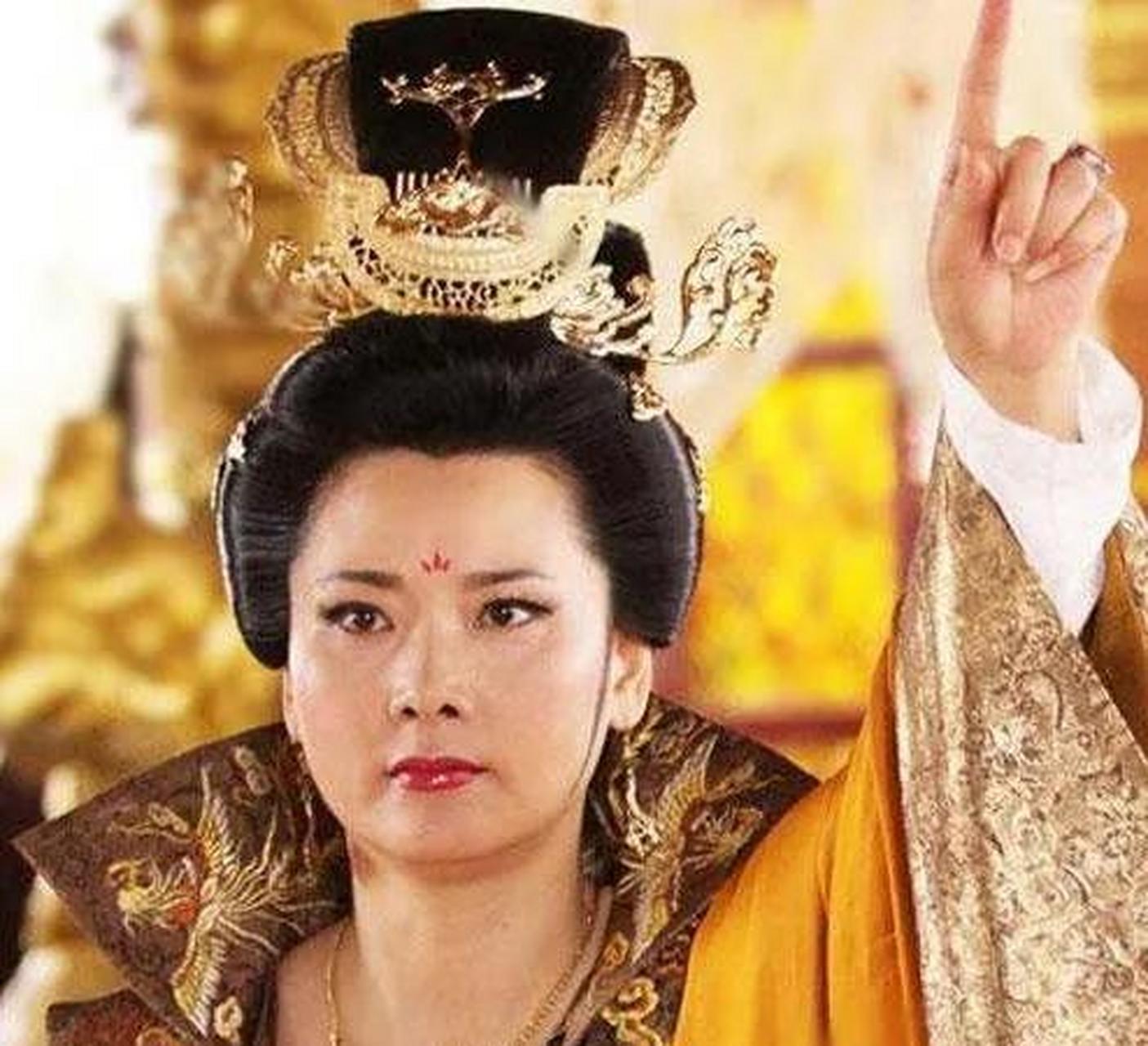 公元690年,武则天将堂侄武攸暨召来,笑着说:"本宫想把太平公主赐你,做