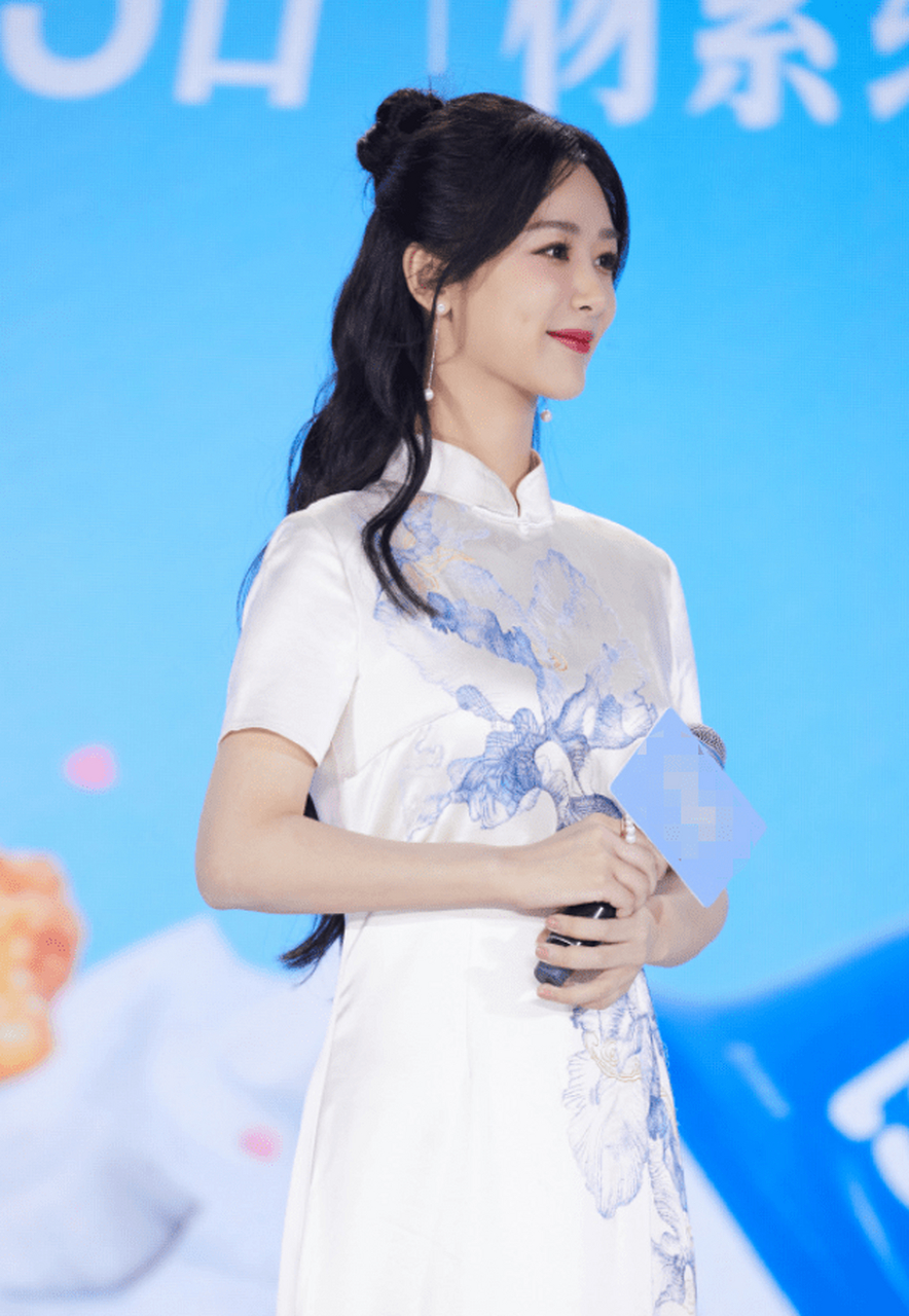 杨紫旗袍写真大片,仙气飘飘优雅迷人!