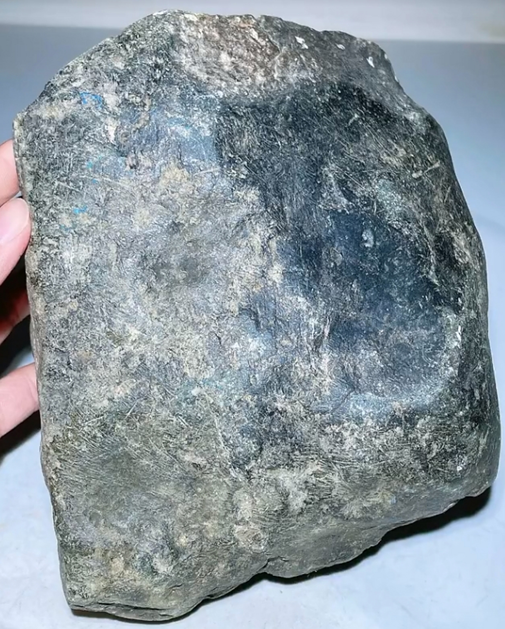 点击头像看直播# #翡翠原石# 翡翠的晶体结构是其独特的翠性所在