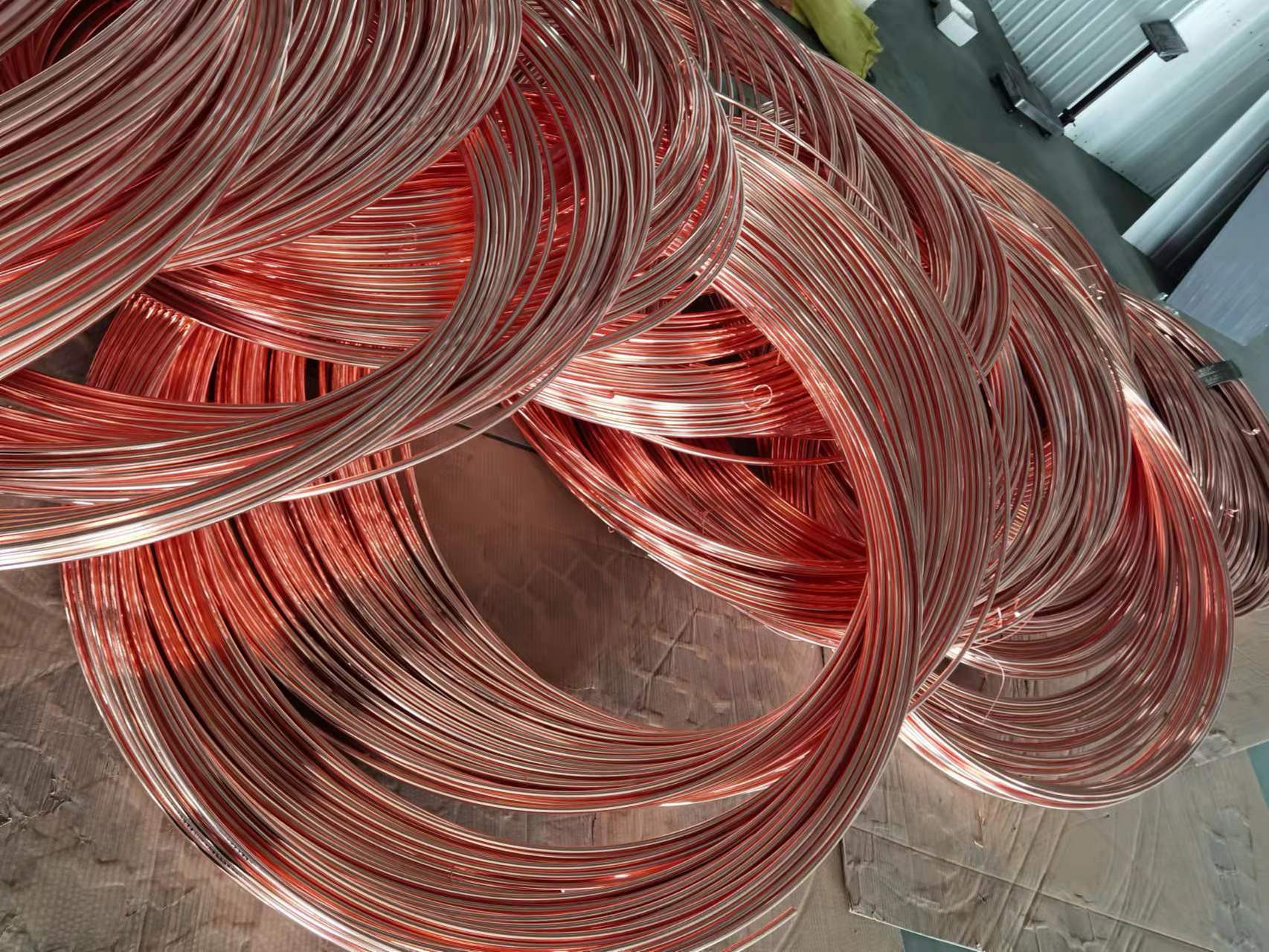 铜包钢圆线的钢芯采用抗拉强度为600n/mm2的钢芯制成,适于深钻,可深入