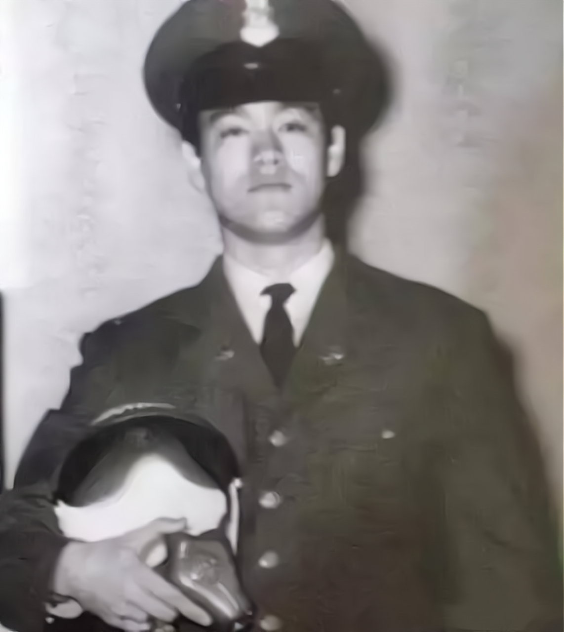 60年代,美国西雅图,李小龙身穿军服的罕见照片,他出生于旧金山,所以他