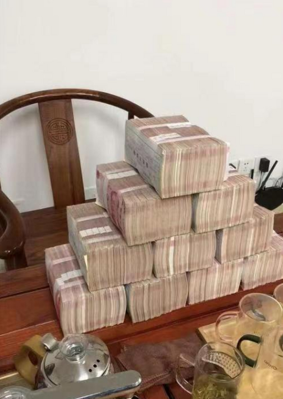 女朋友的妈妈给我200万现金让我和女朋友分手,我真的没法选择