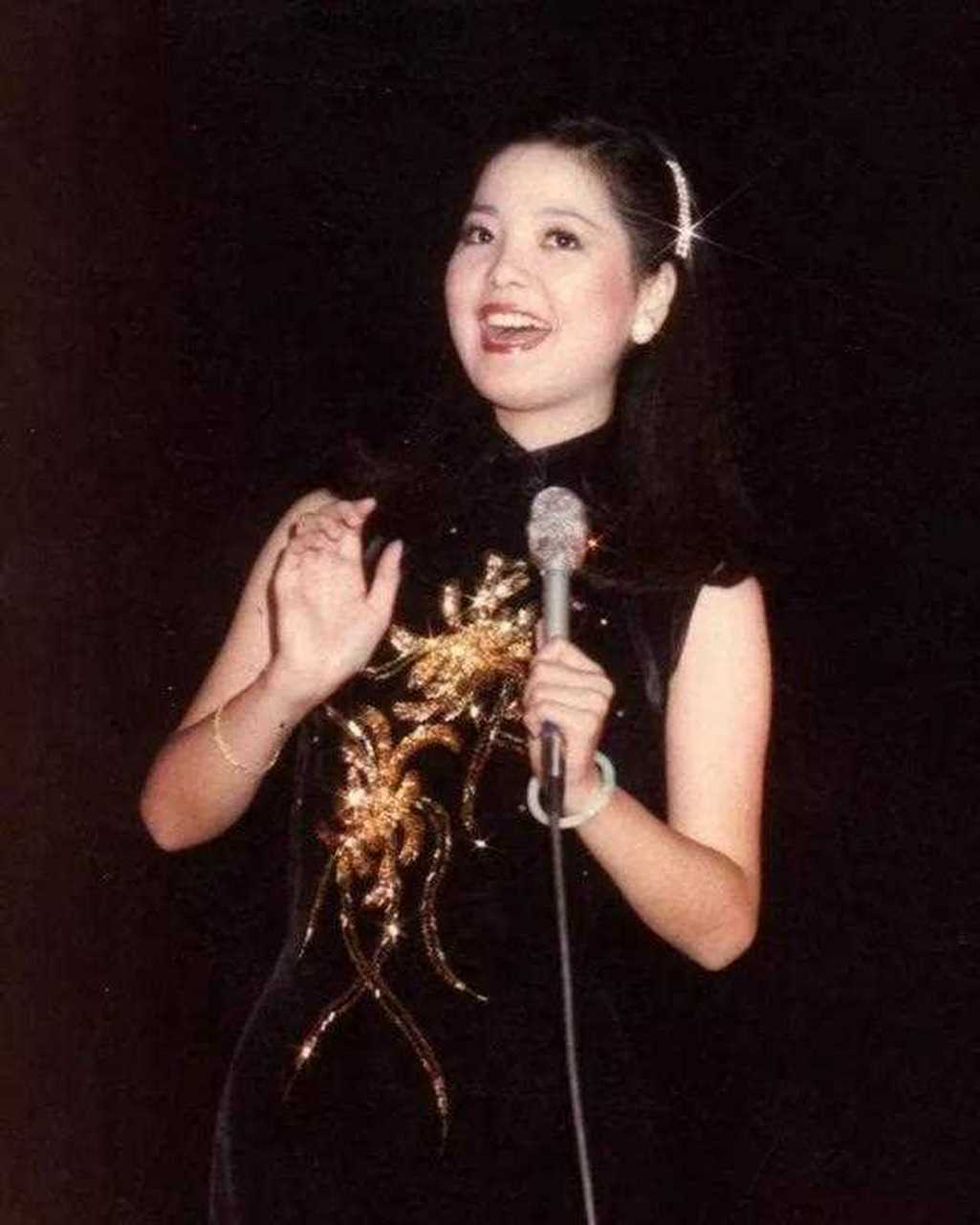 邓丽君是中国著名台湾女歌手,在世纪七八十年代家喻户晓,她的歌声温婉