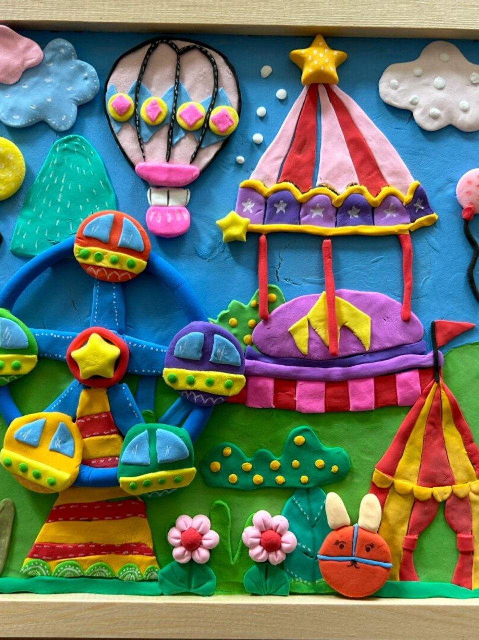 超轻粘土:游乐场系列  游乐场系列通常包括各种游乐设施,人物和动物等