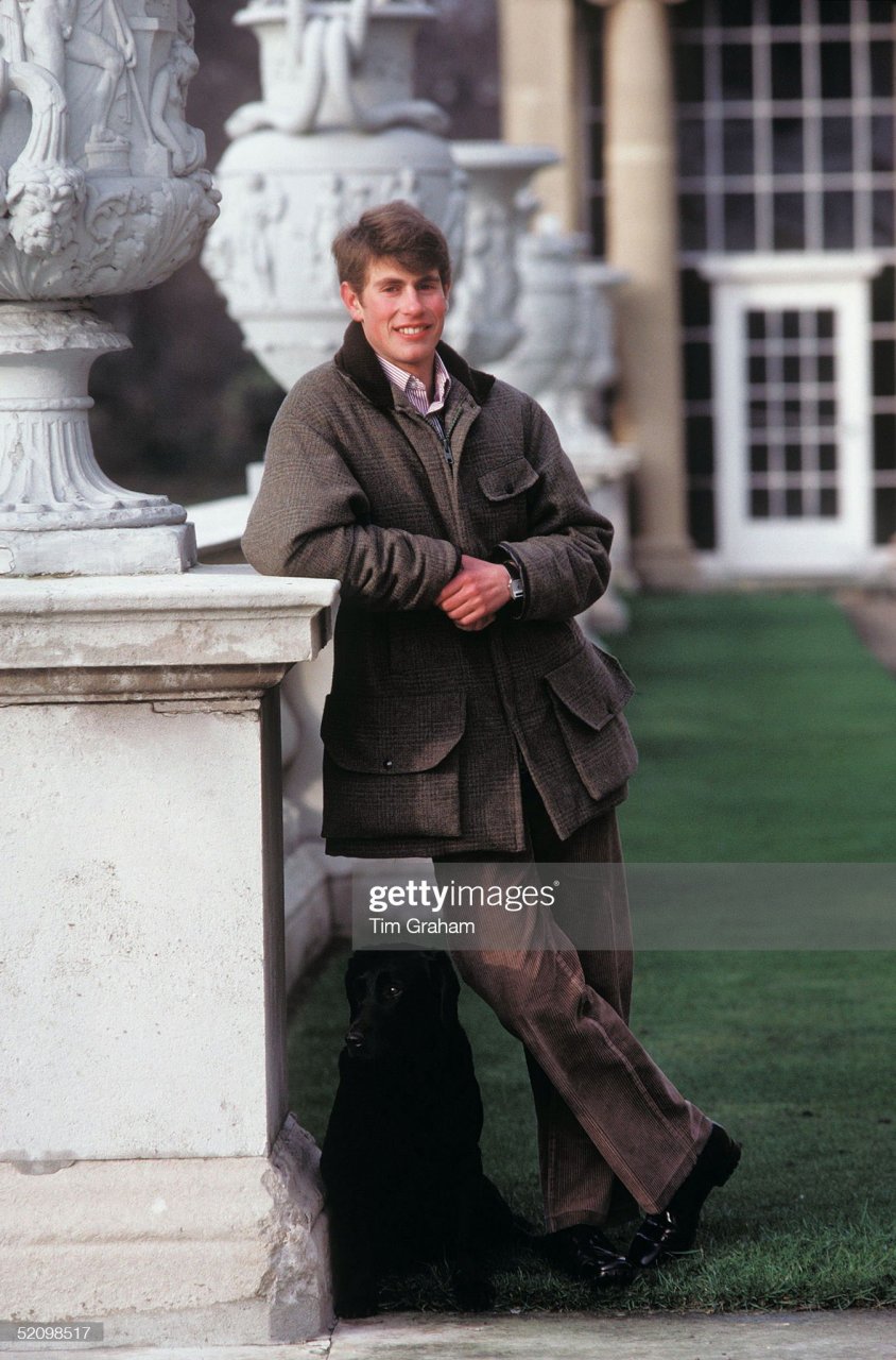 1982年3月10日,英女王小儿子爱德华王子为庆祝18岁生日拍摄的一组照片