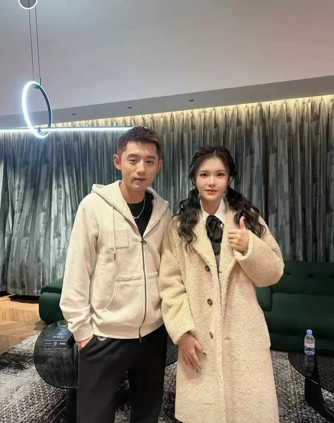 这是小杨哥老婆吗?好漂亮跟小杨哥算得上是郎才女貌了