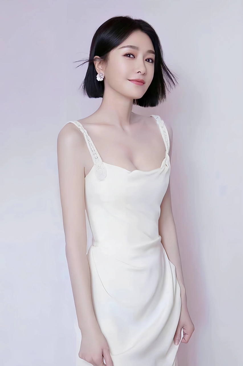 秦岚的一组近照,这状态宛如少女啊[大笑]#娱乐最前沿