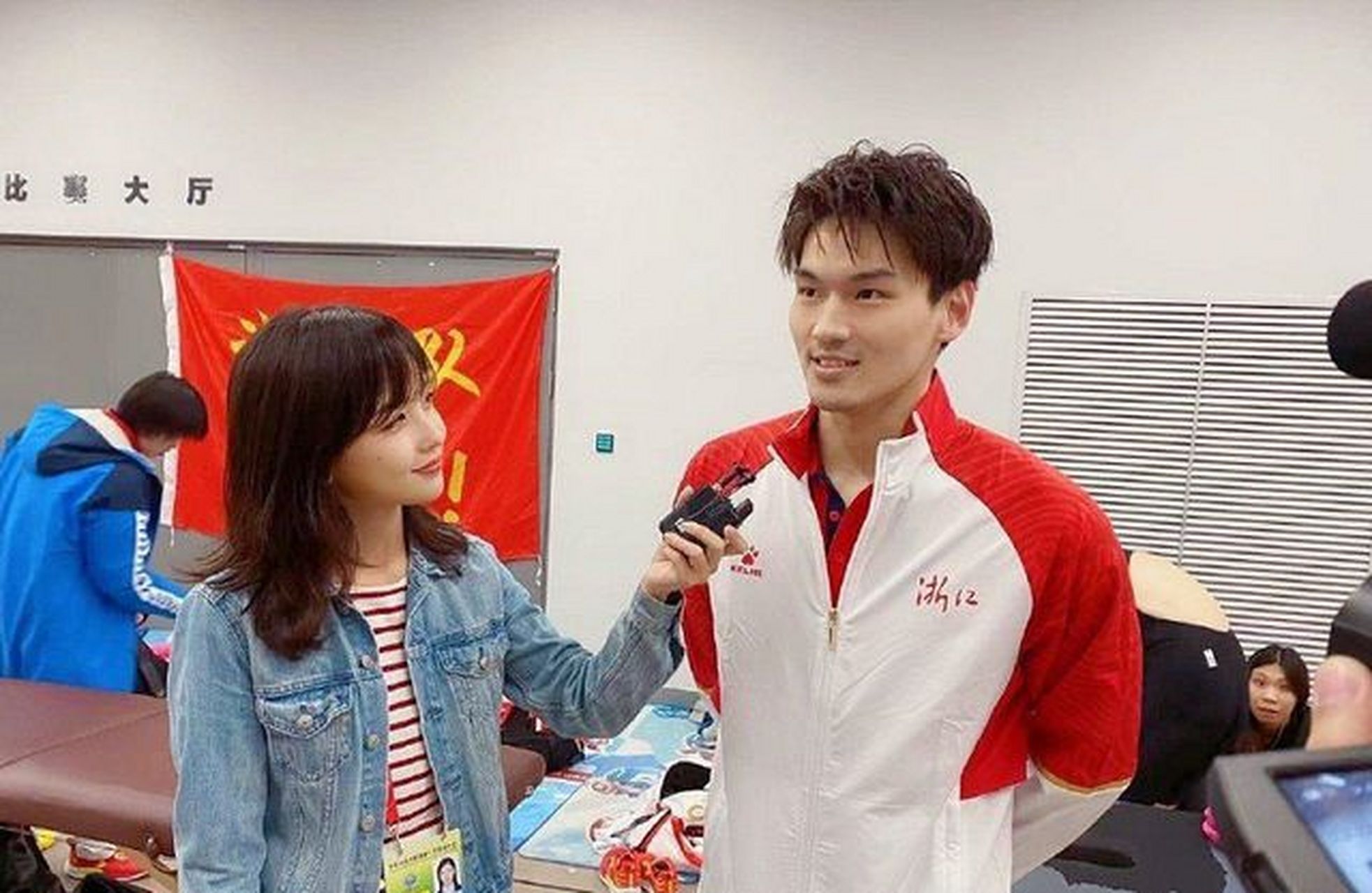 28日凌晨,有网友发现王冰冰个人账号"吃花椒的喵酱"中,已经删除与