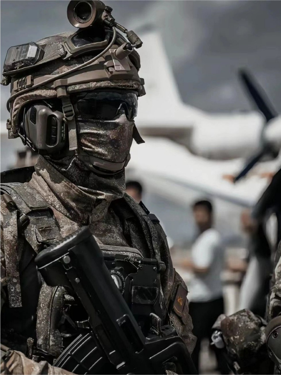 长春航展上空降兵的迷彩装备,我们中国军人的装备越来越好了,也源来