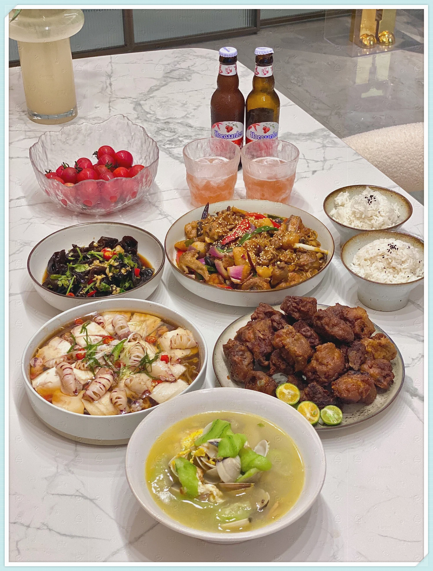 我家晚餐|一周不重复家常菜合集  图1:黄焖鸡煲,蒜蓉椒盐炸排骨,清蒸