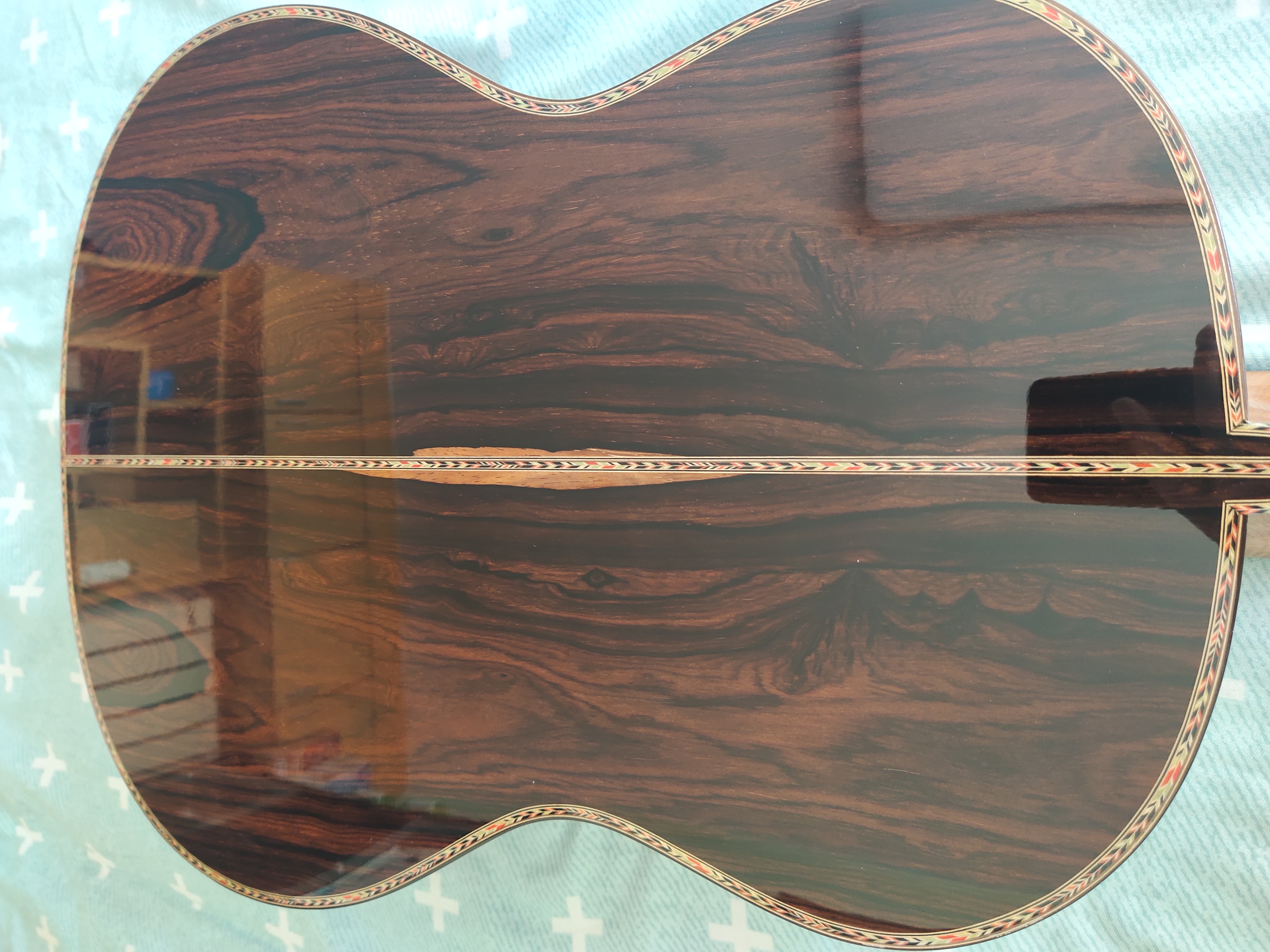 巴西玫瑰木古典吉他和可可菠萝古典吉他,大家觉得哪把琴更漂亮?